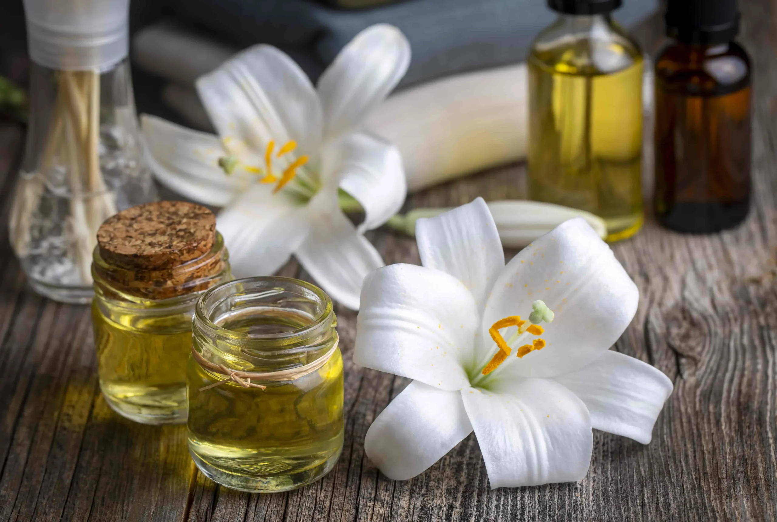 Essential oil and flower fragrance material